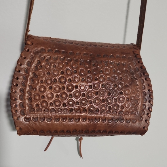 Handcrafted Brown Leather Crossbody Bag - Picture 6 of 16
